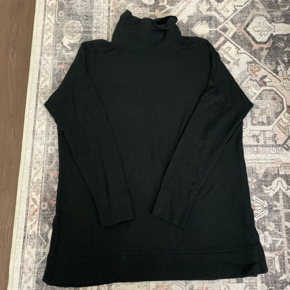 LOFT women’s turtleneck, black, size large petite